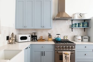 Jasmine suite full kitchen