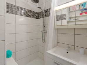 Plumbing Fixture, Property, Sink, White, Bathroom, Tap, Interior Design, Architecture, Building