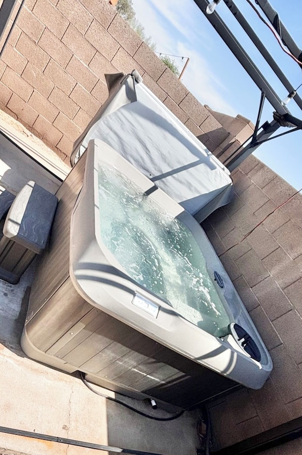 Bain à remous extérieur