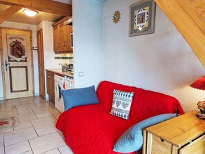 Picture Frame, Table, Property, Furniture, Comfort, Wood, Interior Design, Living Room, Floor, Flooring
