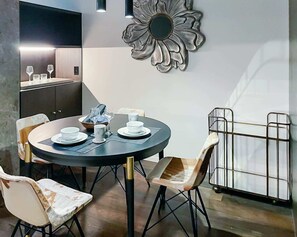 Rustic Charm Meets Modern Convenience: Eat-in Kitchen with Bar Seating