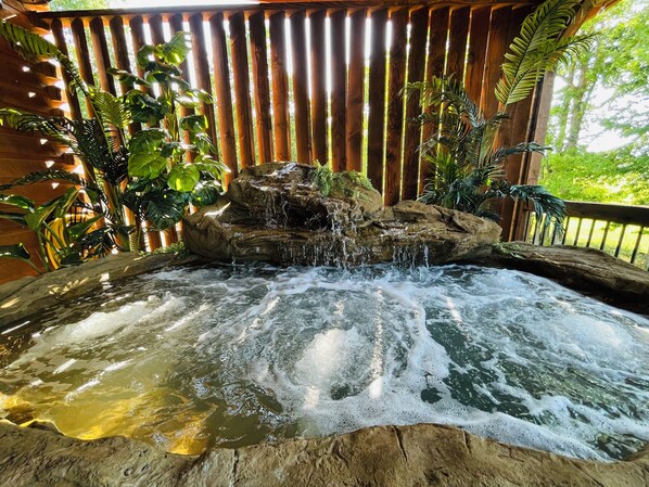 Outdoor spa tub