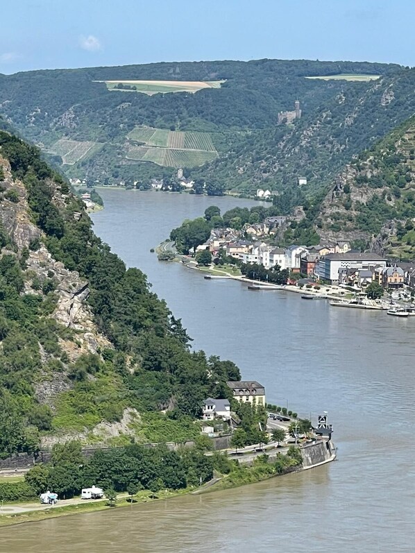 Traumhafter Blick auf den Rhein, von der Loreley aus