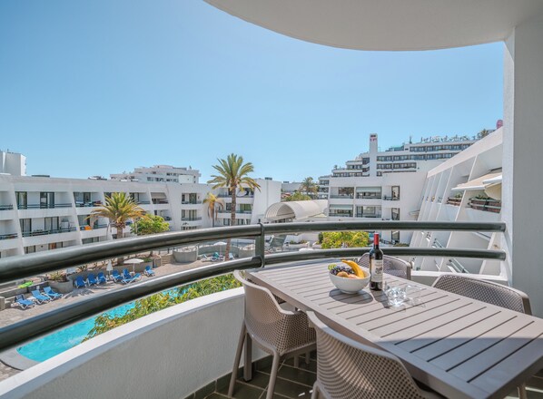 Imagine! Have your breakfast on the terrace with this magnificent view!