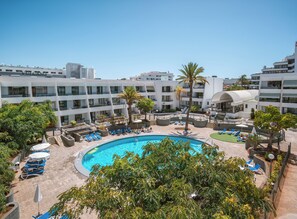 Want to cool off, a swimming pool awaits you at the foot of the residence.