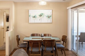 Large Dinning Table, That Seats 6