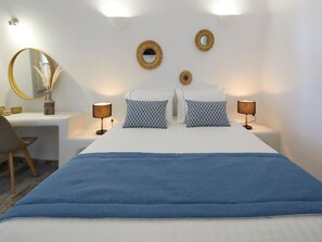 Superb Santorini Suite | Suite Sea Mist | 2 Bedrooms | Furnished Terrace | Private Plunge Pool with Breathtaking Sea Views | Imerovigli