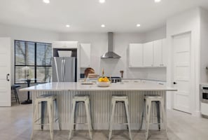 Large Kitchen Island for entertaining.