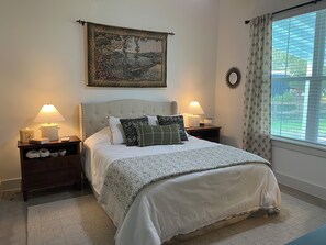 Queen size comfort main bedroom with ensuite bathroom (roomy shower,& 2 sinks)