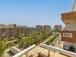 Building, Daytime, Residential Area, City, Apartment, Urban Area, Facade, Architecture, Neighbourhood