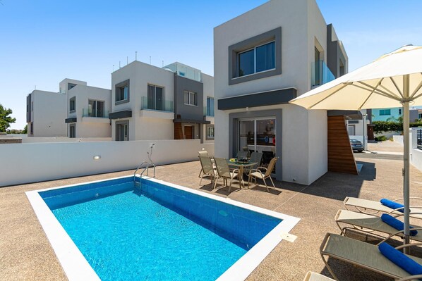 Villa Seabreeze Sofia by Ezoria Villas (13799)