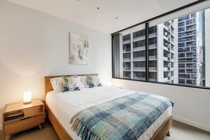Let the city lights glisten, sending you off to sleep in a queen-sized bed. 