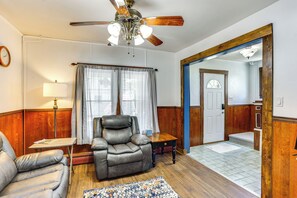 Living Room | Smart TV | Free WiFi