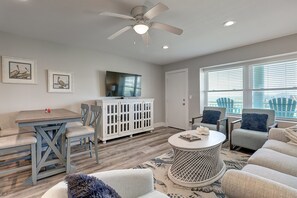 Living/Dining Area