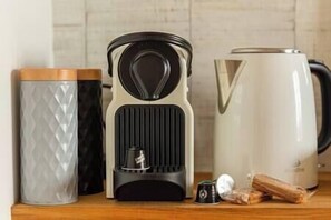 Kaffee und/oder Kaffeemaschine