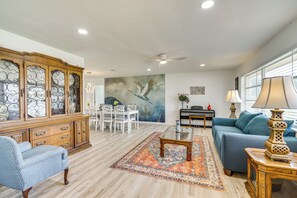 Front Living Area | Piano
