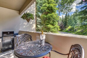 Furnished Balcony | Gas Grill | Scenic Views | 884 Sq Ft