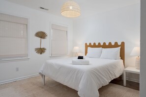Master Queen | Private Attached Bath