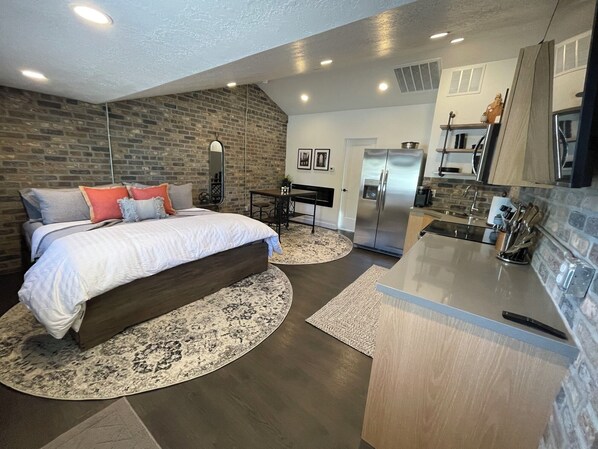 Apartment 3:  Entry View