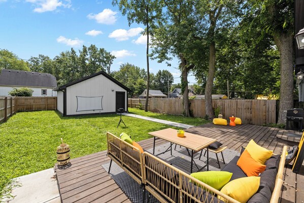 Outdoor backyard with movie theater and cozy patio