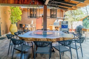 Outdoor dining