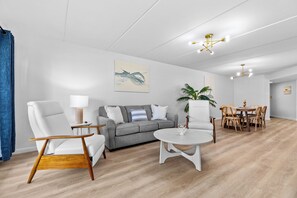 Spacious living room with a Queen size Sofa Bed