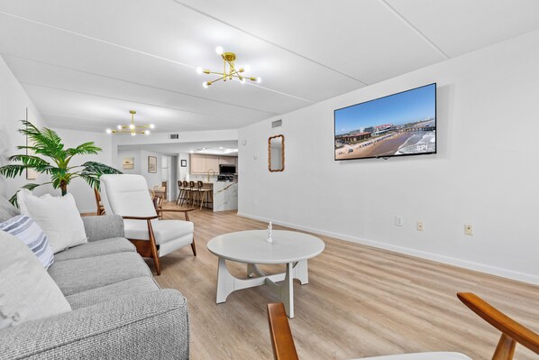 Spacious living room with a Queen size Sofa Bed