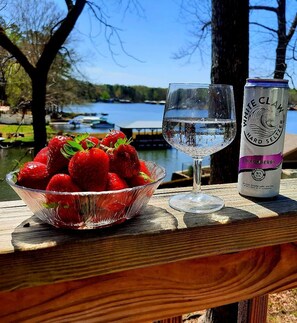 Have your favorite snack & beverage on the deck with a beautiful lake front view