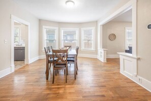 Spacious dining room seating 6 guests