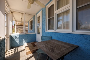 KDH187: Lunar Tide | Screened Porch