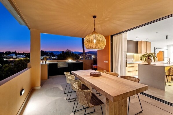 Outdoor dining