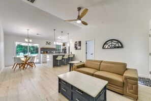 Living Room | Smart TV | Central Heating & A/C | Ceiling Fans | Free WiFi