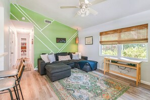 Living Room | Smart TV