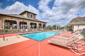 Community Pavilion & Pool