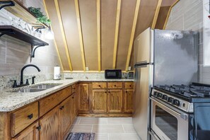 Kitchen | Single-Story Studio | 2nd-Floor Entrance | Fireplace