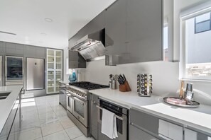 Spectacularly upscale and contemporary, this fully equipped kitchen has all the bells and whistles to help you channel your culinary creativity.