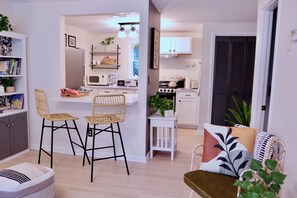Kitchen/Bar