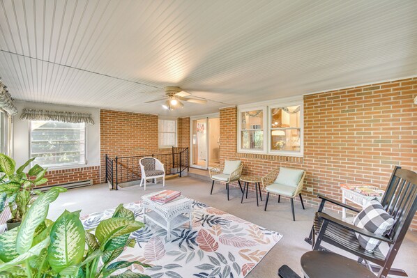 Sinking Spring Vacation Rental | 5BR | 2.5BA | 1,970 Sq Ft | 2 Steps Required