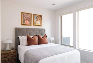 Bedroom 2 - Queen bed