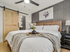 King size bed with cotton linens to ensure a great nights sleep.