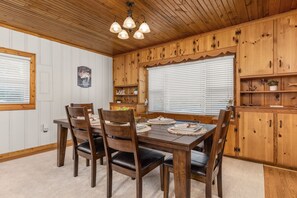 dining room table comfortably seats 6