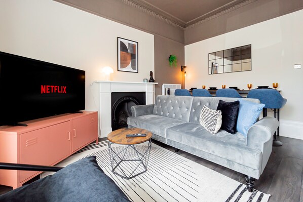 Enjoy the beautiful Southsea sunsets from your comfortable living room