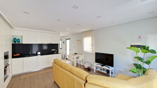 Casa D'Além I: Modern open kitchen and cozy living room, perfect for two. Just a short walk to Machico center. Ideal for a romantic getaway! #machico #apartment #cozy