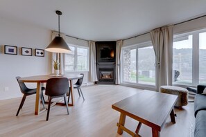 Salon- salle à dîner