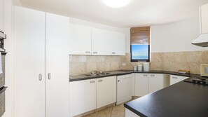 Full kitchen