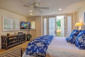 Master Bedroom: King Bed