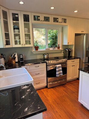 Full kitchen