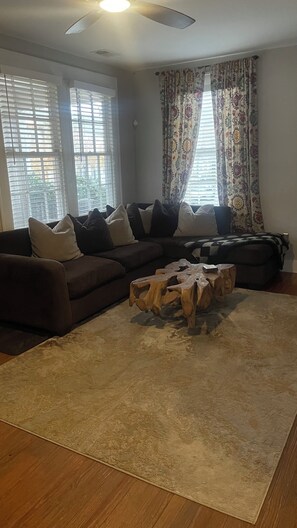 Living Room (2)