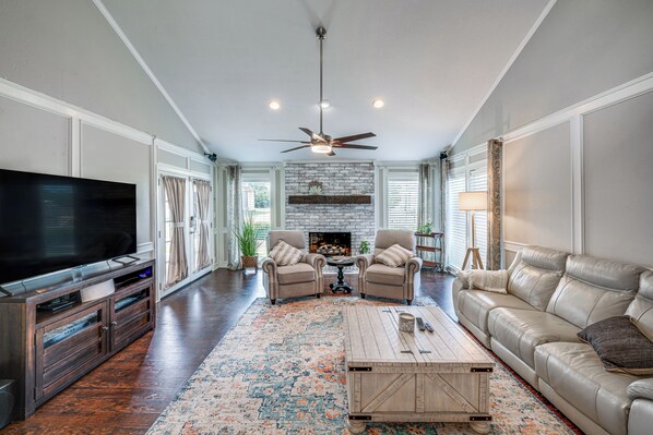 Sachse Vacation Rental | 4BR | 2.5BA | 2,224 Sq Ft | 2 Steps Required to Enter