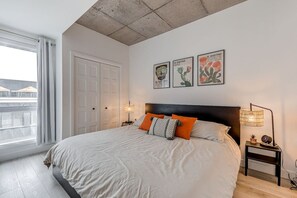 Room 1 with Kingsize bed